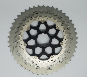 Pinion Shimano CS-M8000 32-37-46T pt. 11-46T