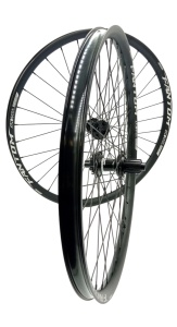 Roti Funn Fantom Boost 27,5'' jante Fantom AM35, 32H, Tubeless, valva presta 44mm, ax fata 15x110mm, ax spate 12x148mm, ptr, frana disc (6 suruburi) caseta Shimano, negru anodizat "WS22A352732F3R4S-01"