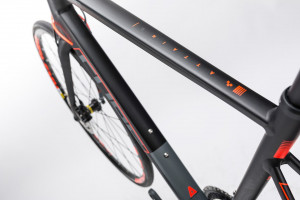 Bicicleta Cube Attain SL Disc negru/rosu 2017