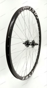 Roata fata Remerx Fast Disc 559x18 dubla, simplu capsata, neagra, spite Sapim Zinc, butuc alu Quando K88F pe bile, negru, ax cu filet