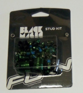Kit pentru pedale Funn Black Magic (32 cuie schimbabile verzi, cheie 4mm)