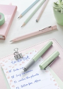 Stilou Grip 2011 Pearl Menta F Faber-Castell - Img 5