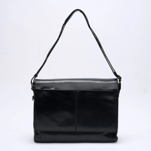 Geanta Dreptunghiulara Cu Clapa Neagra