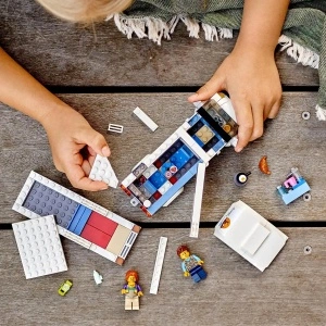 LEGO City, Rulota de vacanta, 190 piese - Img 6