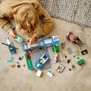 LEGO City, Sectie de politie, 668 piese - Img 4