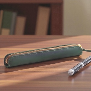 Suport Slim Verde Pentru Instrumente De Scris