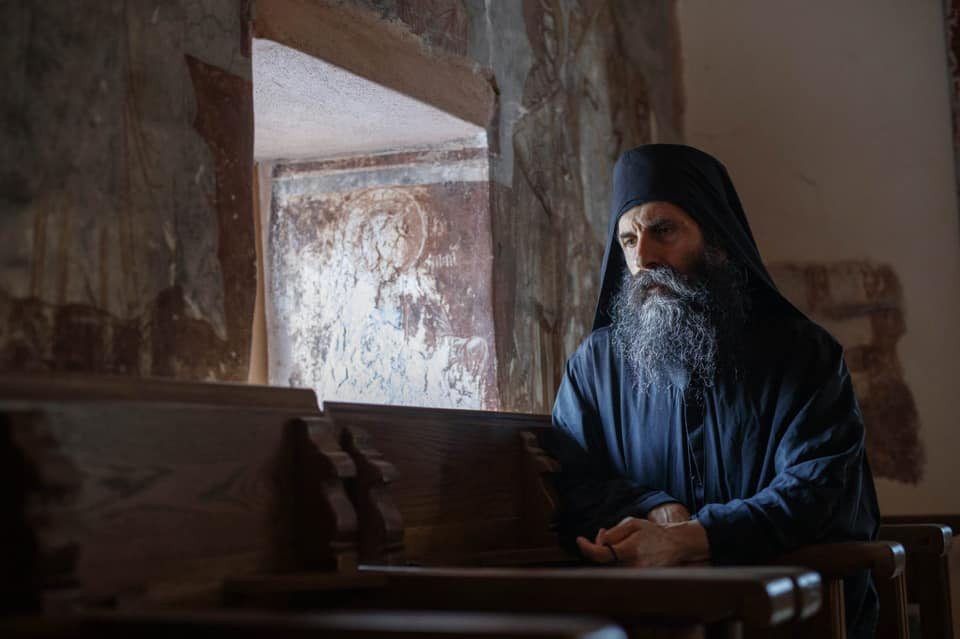 Lăsaţi să ne vorbească pe noi de rău. Iar noi ne vom strădui să facem bine