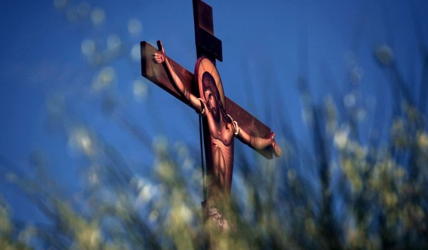 Cea mai însemnată armă asupra diavolului este Cinstita Cruce, care îl înfricoşează