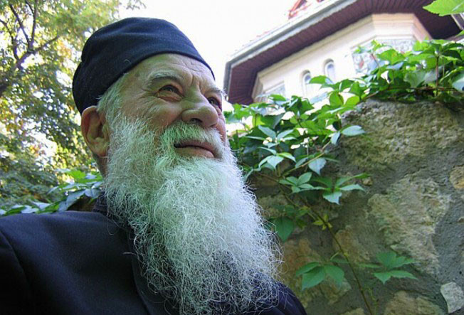 Părintele Gheorghe Calciu şi demonstraţia că Hristos a înviat