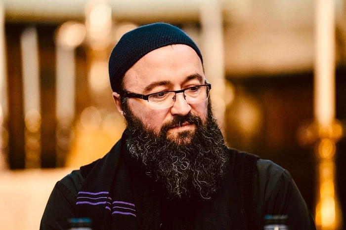 Sensul nostru pe pământ nu este să-i schimbăm pe ceilalți, ci să-i răbdăm pe ceilalți