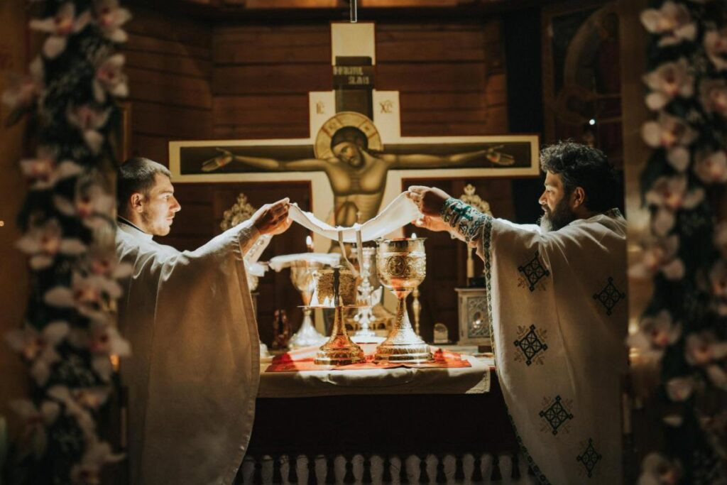 „Cea mai puternică lucrare împotriva diavolului este Sfânta Liturghie”