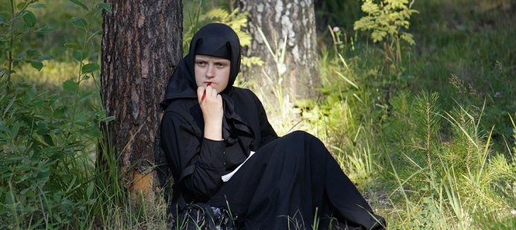 Nu ştii că trebuie să săruţi cruciuliţa pentru cel ce te necăjeşte?