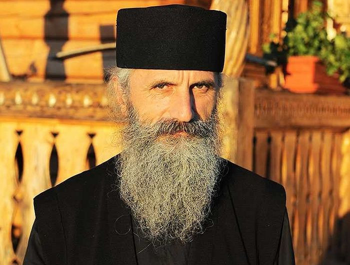 Să te rogi. Chiar dacă vezi în rugăciune multă osteneală, şi nicio mulţumire, să te rogi cu râvnă şi grijă
