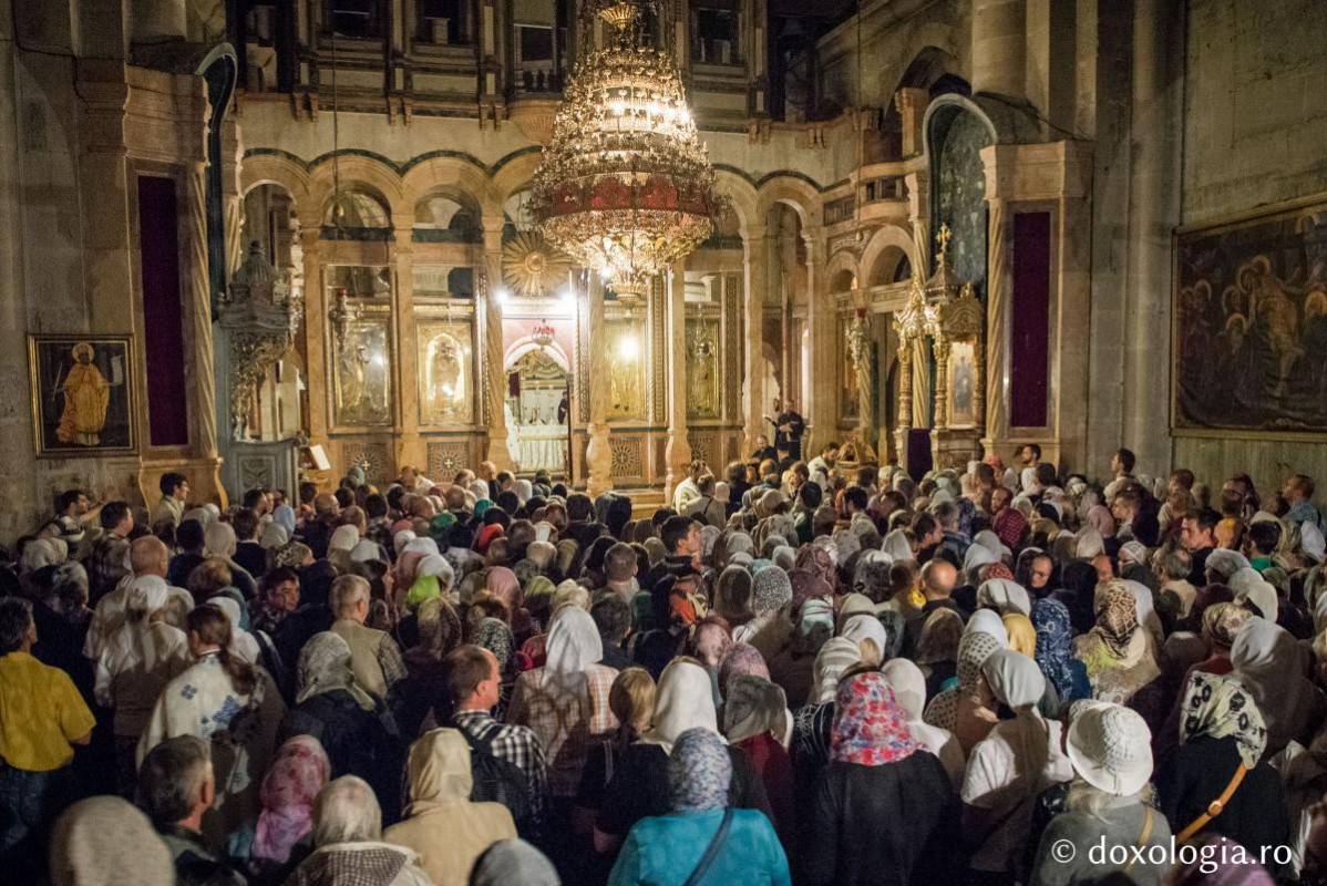 De ce nu mai putem merge la Sfânta Liturghie?