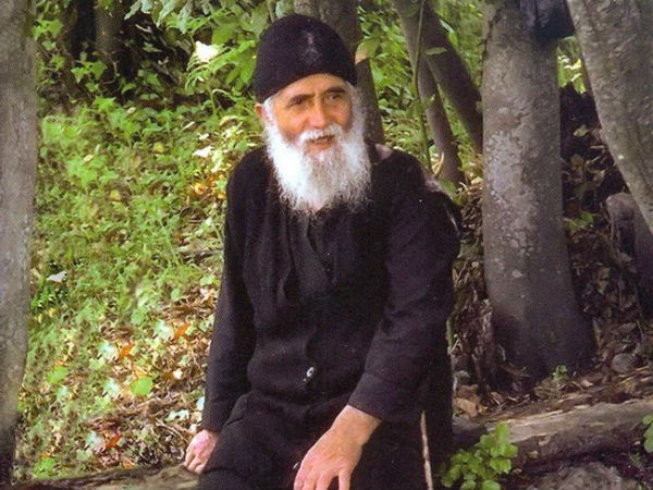 Lumea vrea să păcătuiască, dar Îl vrea şi pe Dumnezeu să fie bun