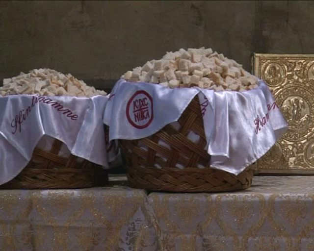 Anafura şi aghiasma vindecă