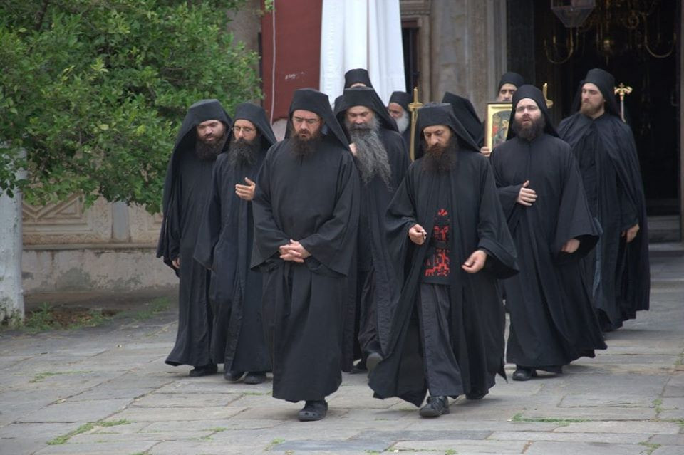 Dumnezeu își alege slujitorii din noroiul lumii și-i face mai albi decât zăpada