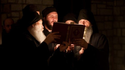 „Lăsați cititul, haideți să ne rugăm!”