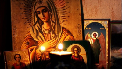 Fericiţi sunt cei ce aduc neîncetat cinste Maicii Domnului!
