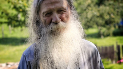 Nu mai purta grijă de ce fac alţii, ia seama la ce faci frăţia ta!