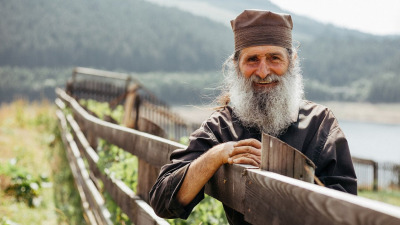 Vreți să biruiți: smeriți-vă și nu judecați pe nimeni