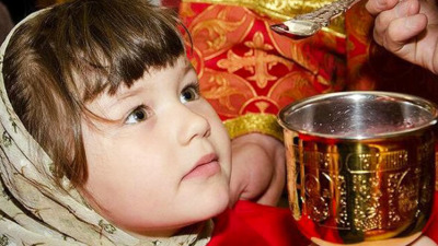 La Bi­serică se dă Dumnezeu