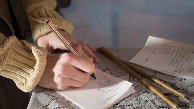 Îi putem trece pe pomelnic pe cei care ştim că au păcate trupeşti?