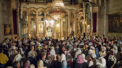 De ce nu mai putem merge la Sfânta Liturghie?
