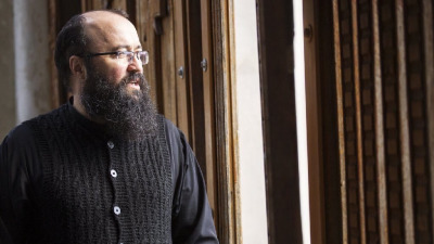 Oamenii sunt supărați pe preot mai tare decât pe oricine, pentru că există un război nevăzut care se poartă împotriva lui Dumnezeu