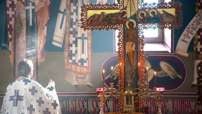Altarul se umple de îngeri în timpul Sfintei Liturghii
