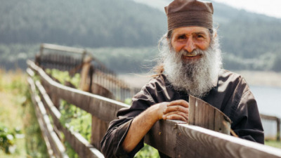 Cât se înşală oamenii care caută fericirea departe de ei înşişi…
