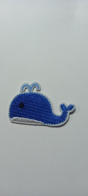 Aplicatie brodata Balena Albastra 2,8 cm /4,4 cm