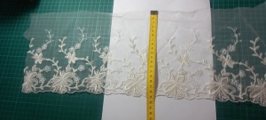 Broderie pe tulle Crem Latime 20 cm Mod 39 Cupon 13 m