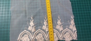 Broderie pe tulle Crem Latime 20 cm Mod 41 Cupon 13 m