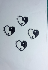 Aplicatie brodata Inima alb negru Ying/Yang 3,2cm /3,5 cm