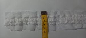 Dantela alba dimensiune 3 cm pe tulle lat 6 cm cu elastic Mod 24 Rola 5 m - Img 2