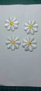 Aplicatie brodata Floare Alba 4cm/4cm