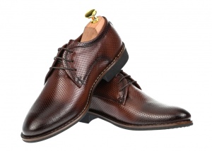 Pantofi barbati maro, eleganti din piele naturala perforata - 027M