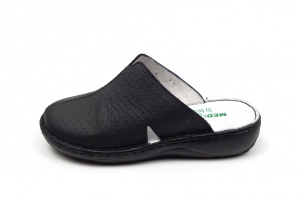 Saboti medicali negri din piele naturala box, cu perforatii Med-Line RSY438N
