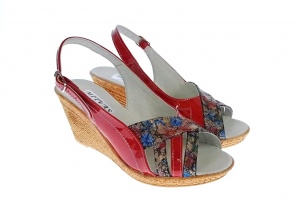 Sandale dama de vara cu platforme de 7 cm, din piele naturala lacuita, rosie, S50LACROSU