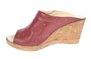 Oferta marimea 36, 38, 41 - Saboti dama de vara, din piele naturala cu perforatii, culoare visiniu - LPAPUCTEAVIS - Img 2