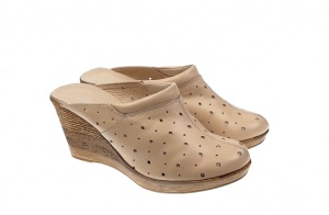 Oferta marimea 37 - Saboti de vara, bej, din piele naturala, cu perforatii - Made in Romania LTEABEJ