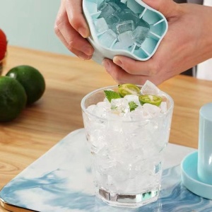 Forma pentru Cuburi de Gheata, awwaline, silicon, albastru, pentru 60 Cuburi de Gheata, BPA Free, Usor de Curatat, Capac, 9 x 8.5 x 8 cm - Img 4
