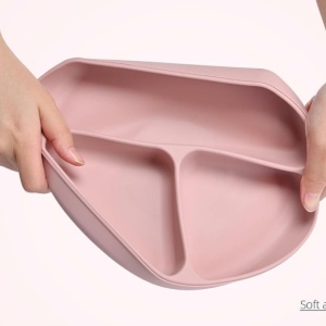 Set hranire bebelusi 4 piese pentru diversificare, awwaline, roz, silicon, BPA free, farfurie cu ventuza, cana, lingurita si furculita - Img 3