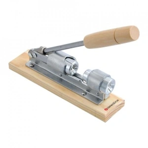 Spargator manual pentru nuci, awwaline, material otel si lemn