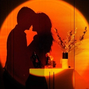 Lampa de veghe cu proiectie Sunset Red, awwaline®, reglabila pe inaltime, rotatie 360 grade, lumina ambientala pentru atmosfera romantica - Img 5