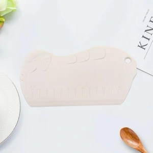 Taietor aluat din plastic ABS, awwaline, crem, gradat, BPA free, model elefant, 17 x 9 cm - Img 2