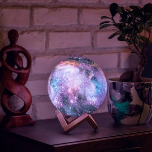 Lampa de veghe multicolor, awwaline, model luna 3D, 7 efecte, reincarcabila, portabila, suport lemn - Img 3
