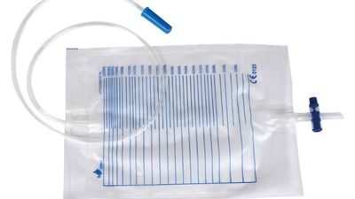 Ploscă și Pungi de Urină: Dispozitive Esențiale pentru Confortul și Igiena Pacienților