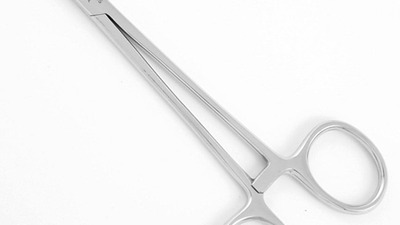 Instrumentar chirurgical de baza: trusa esentiala pentru cabinet